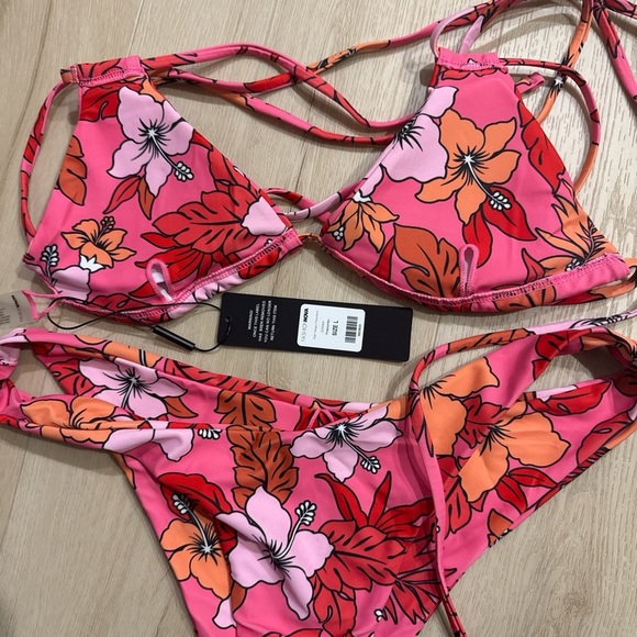 NWT Vibrant pink 2 piece bikini - Picture 3 of 4
